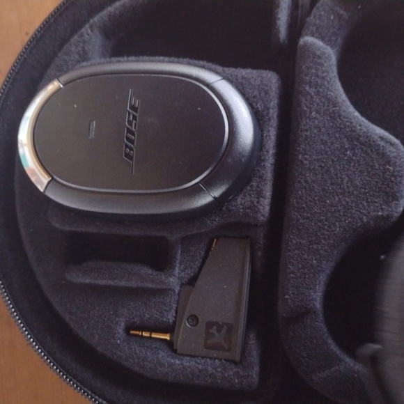 Bose Black and Silver Over-Ear Headphones NEW - Picture 3 of 5